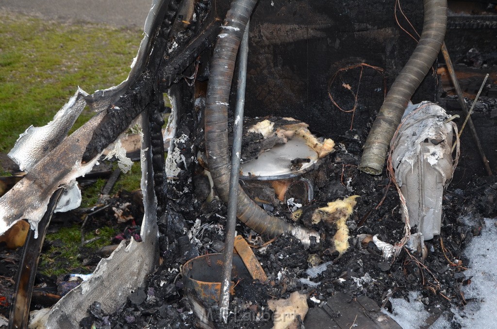 Wohnmobil ausgebrannt Koeln Porz Linder Mauspfad P140.JPG - Miklos Laubert